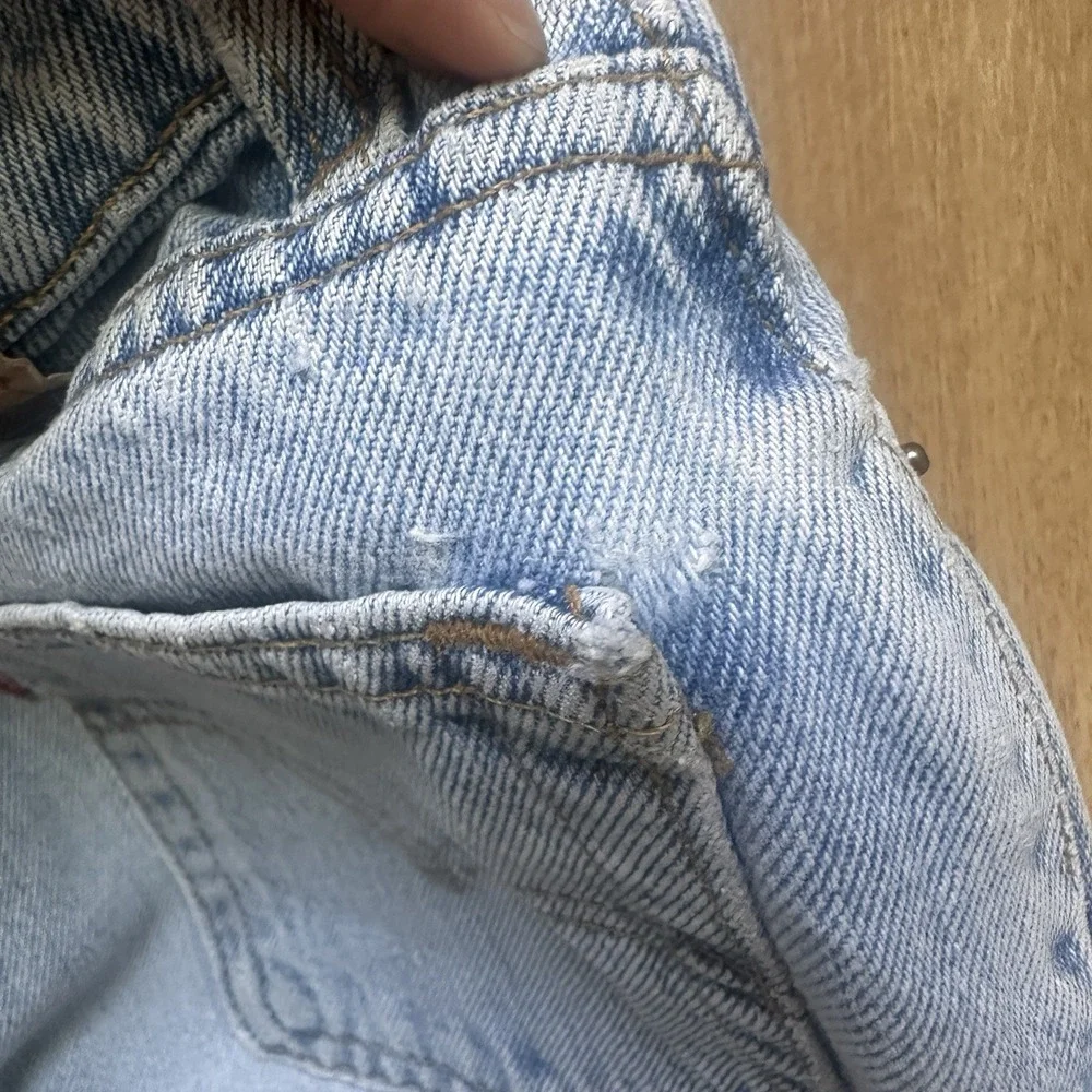 Vintage Women's Levi's 512 Cut-Off Light Wash Denim Shorts‎ Size 7